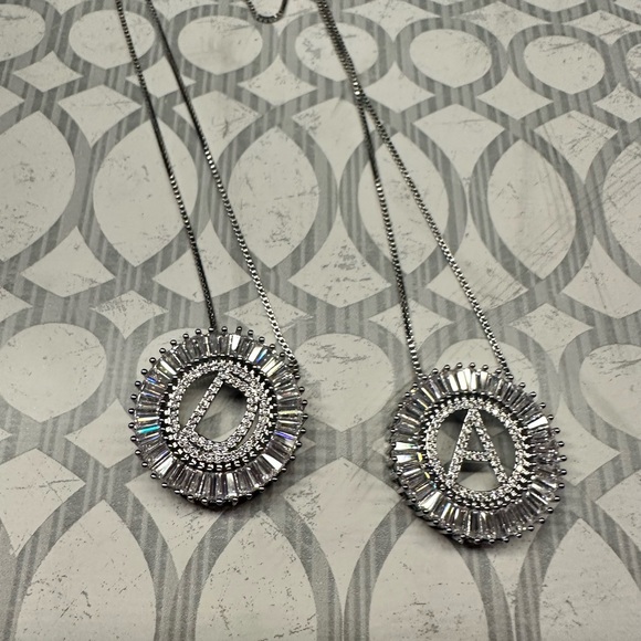 White gold plated, initial necklace - Picture 6 of 8